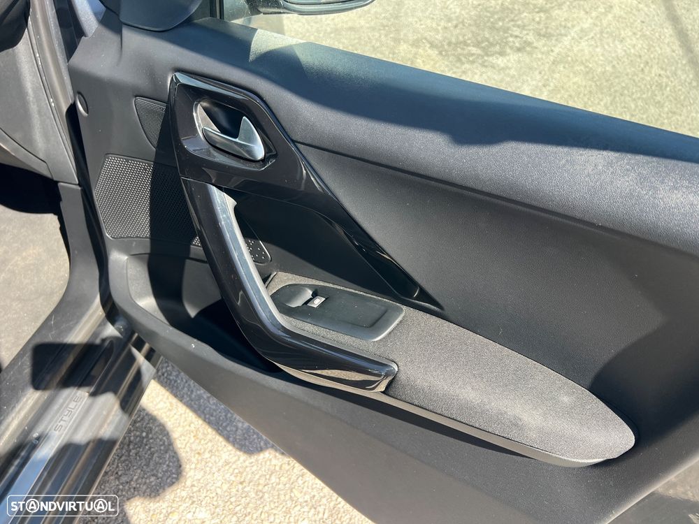 Peugeot 208 1.2 PureTech Style - 13