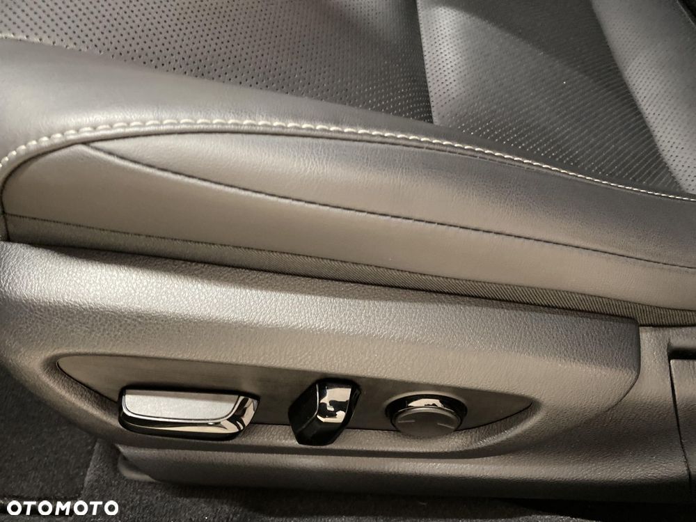 Lexus ES 300h Business Edition - 19