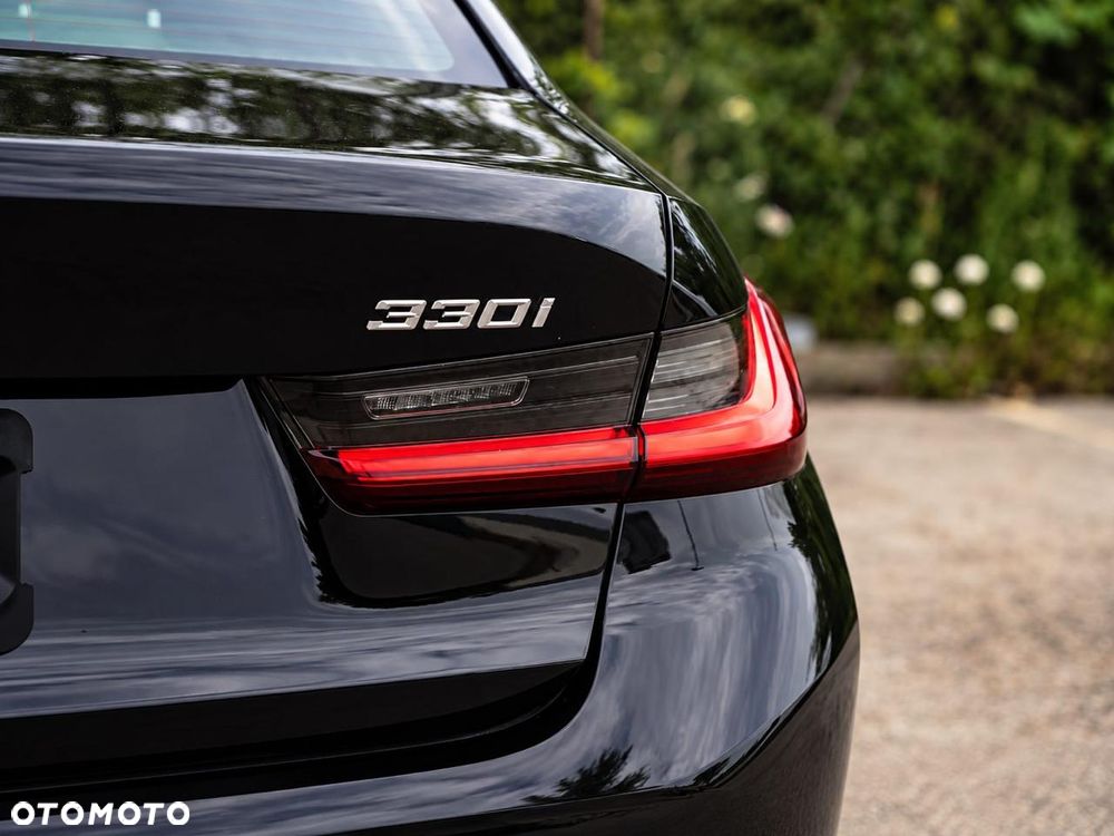 BMW Seria 3 330i xDrive M Sport - 9