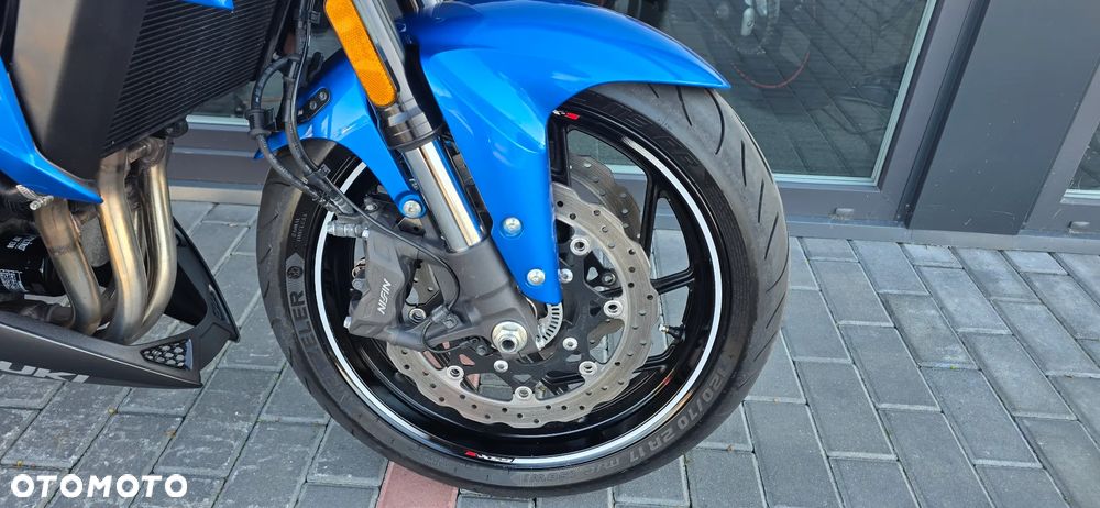 Suzuki GSX - 22