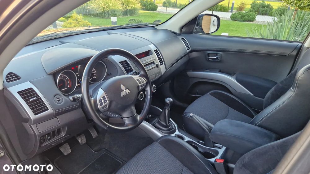 Mitsubishi Outlander 2.0 Invite 2WD - 12