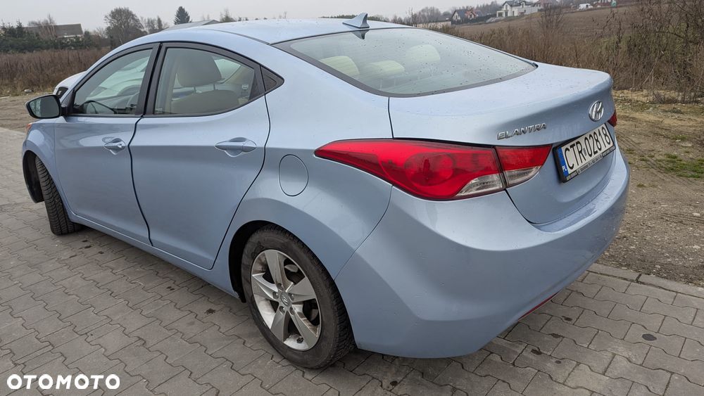 Hyundai Elantra - 3