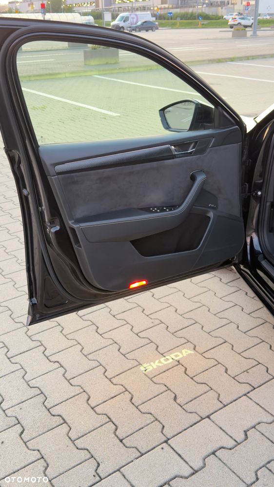 Skoda Superb 2.0 TDI Sportline DSG - 13