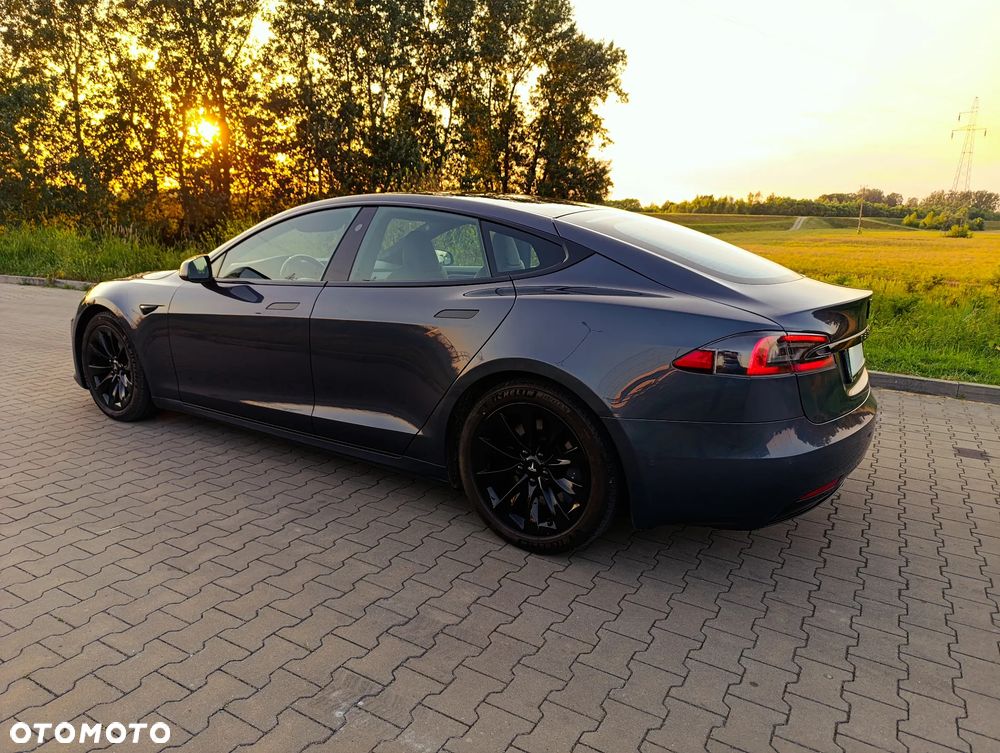 Tesla Model S - 13