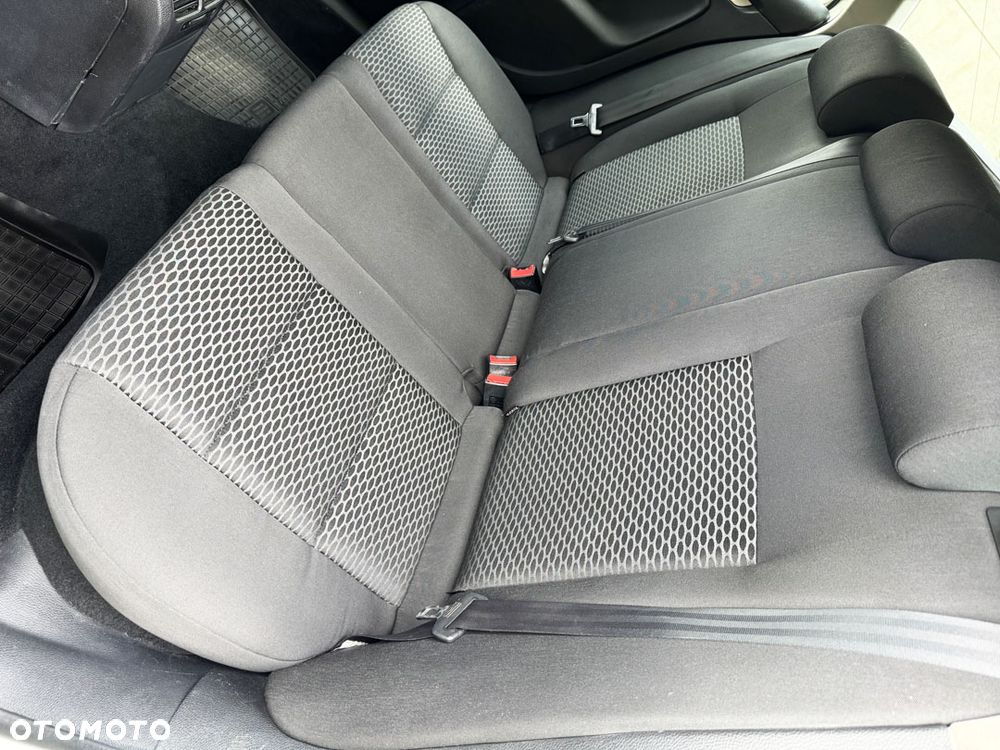 Volkswagen Golf 1.6 TDI DPF BlueMotion - 31