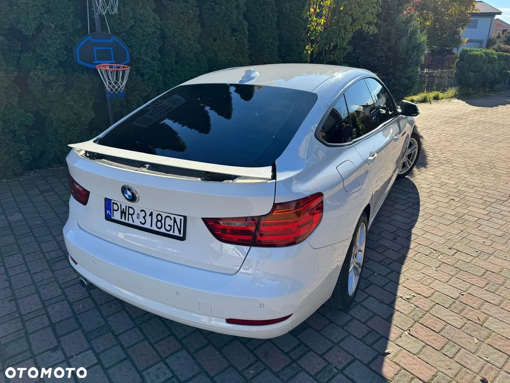 BMW Seria 3 318d DPF - 12