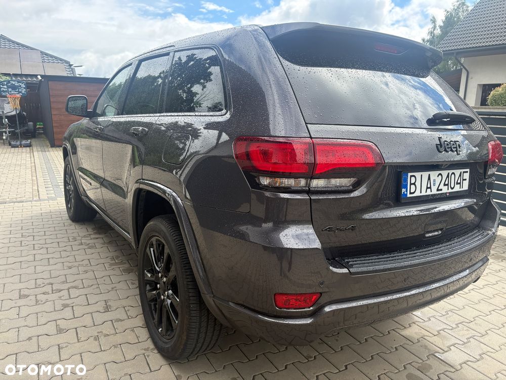 Jeep Grand Cherokee - 23