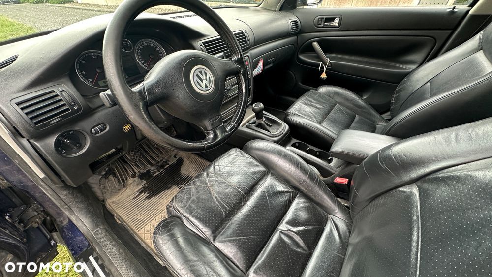 Volkswagen Passat 1.9 TDI Highline - 23