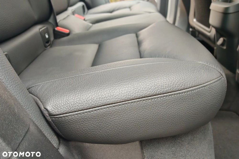 Volvo XC 60 B4 D AWD Plus Dark - 19