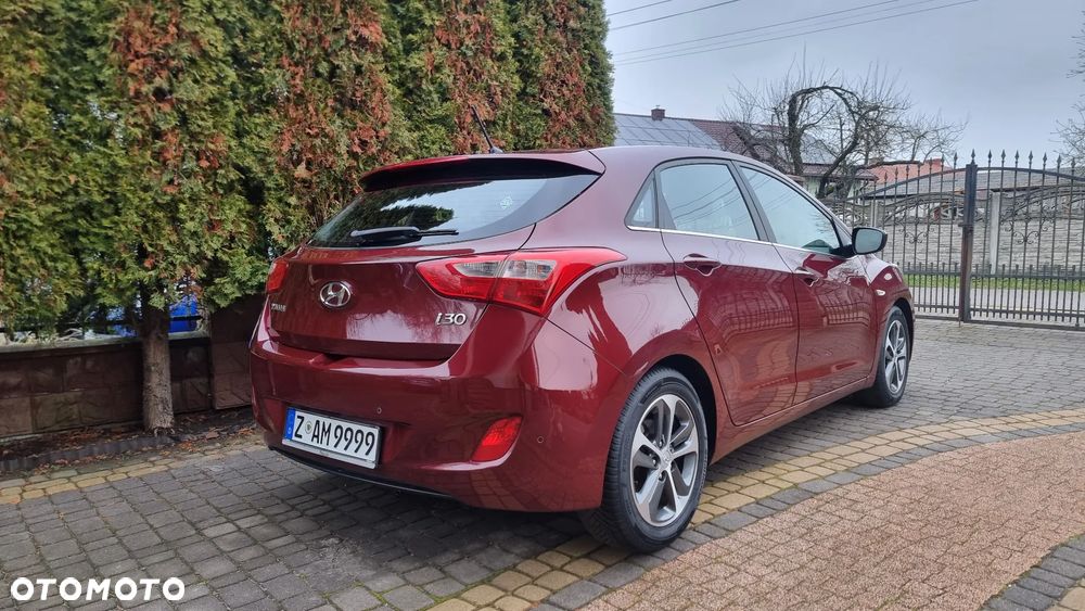 Hyundai i30 blue 1.4 Trend - 12