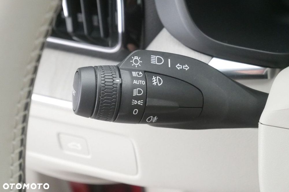 Volvo XC 60 B5 B AWD Plus Bright - 29