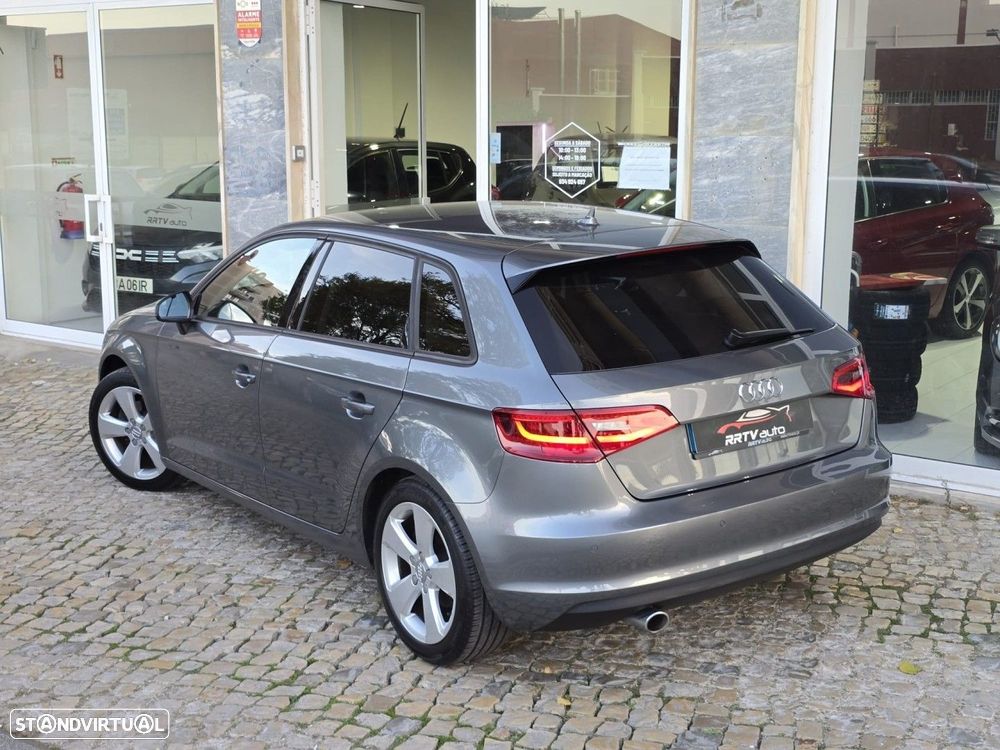 Audi A3 Sportback 1.6 TDI Attraction Ultra - 4