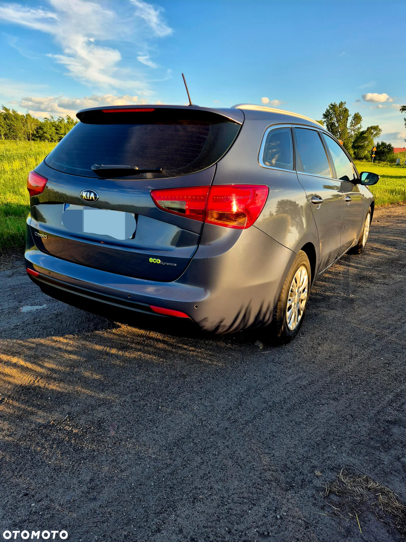Kia Ceed 1.6 GDI Dream-Team Edition - 14