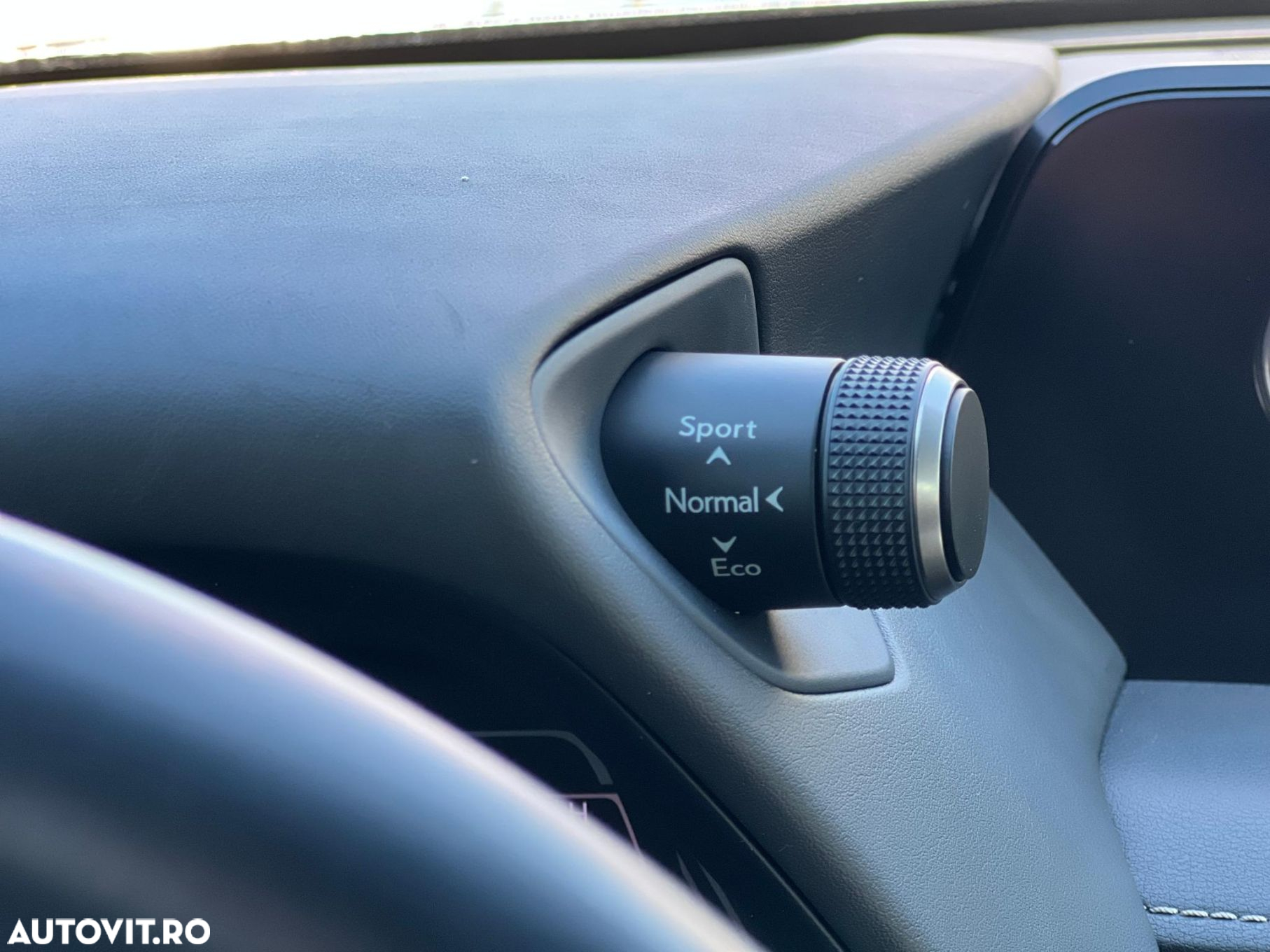 Lexus UX - 15