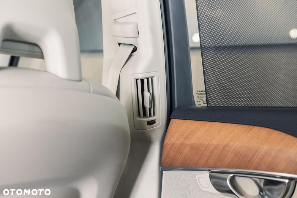 Volvo XC 90 B5 D AWD Momentum Pro - 34