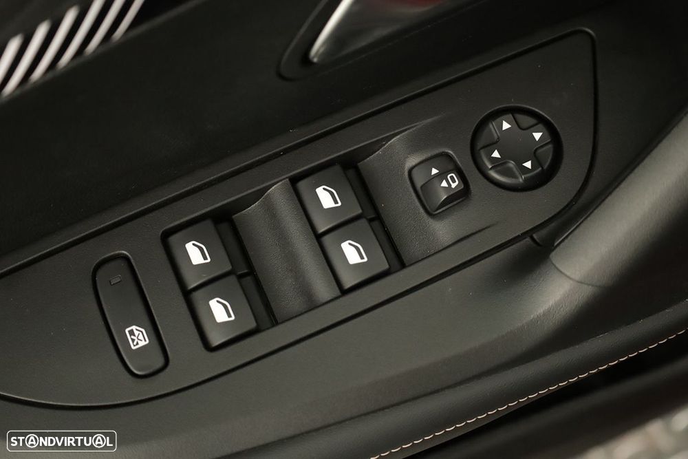 Peugeot 2008 1.2 PureTech Allure - 22