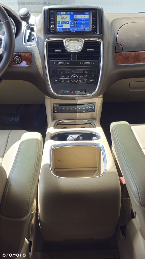 Chrysler Town & Country 3.6 Limited - 9