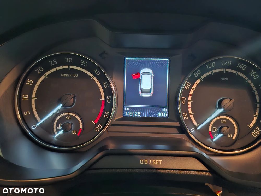 Skoda Octavia 2.0 TDI DSG RS - 10