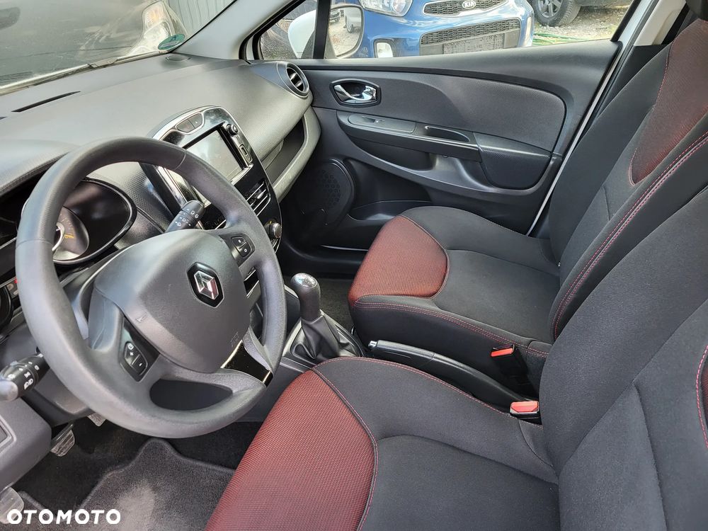 Renault Clio 1.2 16V 75 Business - 12