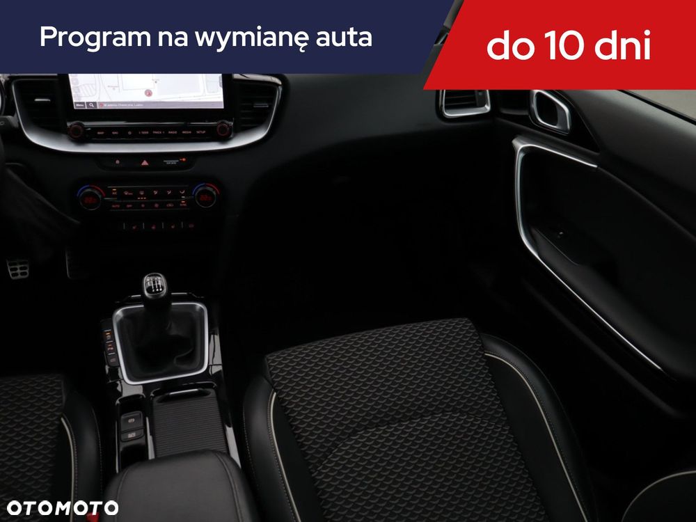 Kia Ceed - 10