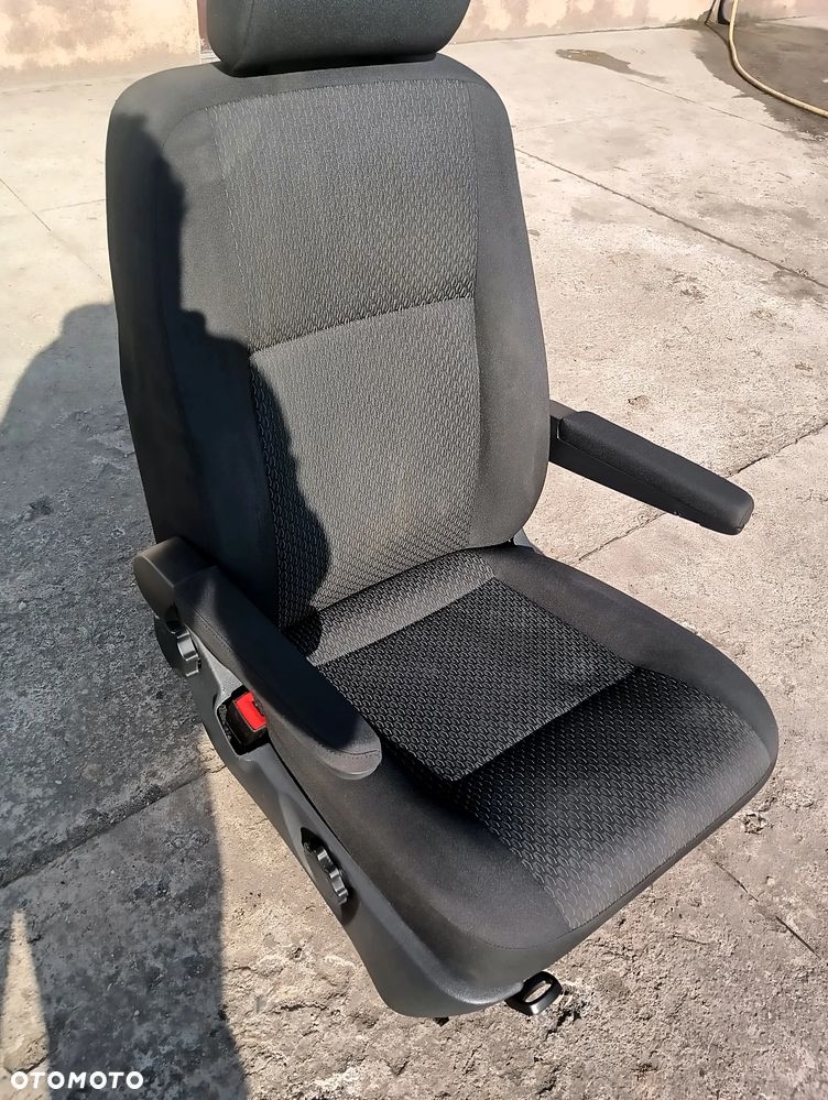 Fotel kierowcy VW T6 KUTAMO podłokietniki podgrzewany - 4