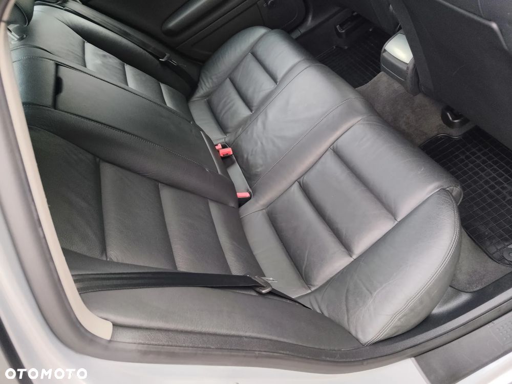 Audi A4 Limousine - 12