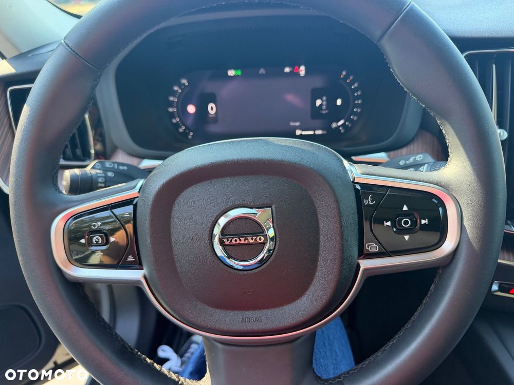 Volvo XC 60 B5 B AWD Plus Dark - 16