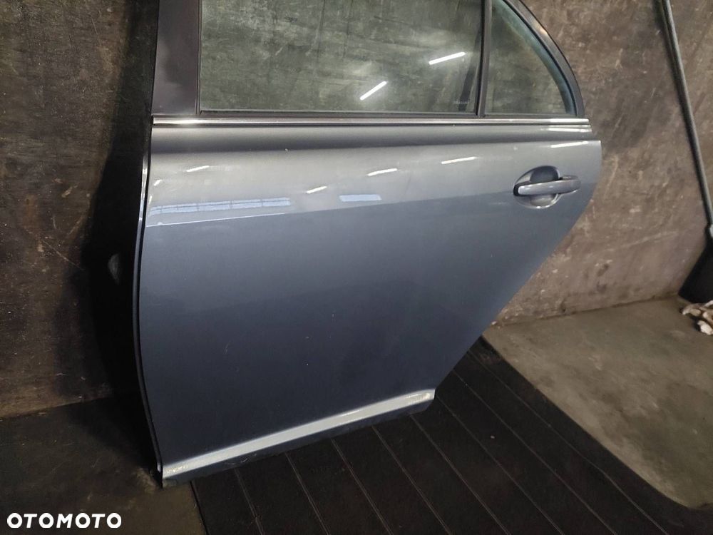 DRZWI KOMPLETNE LEWY TYŁ TOYOTA AVENSIS T25 HB 5D 1E5 - 2