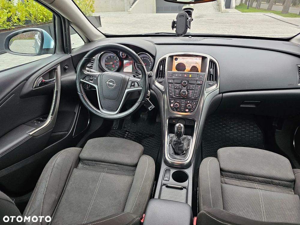 Opel Astra 1.6 T Cosmo - 22