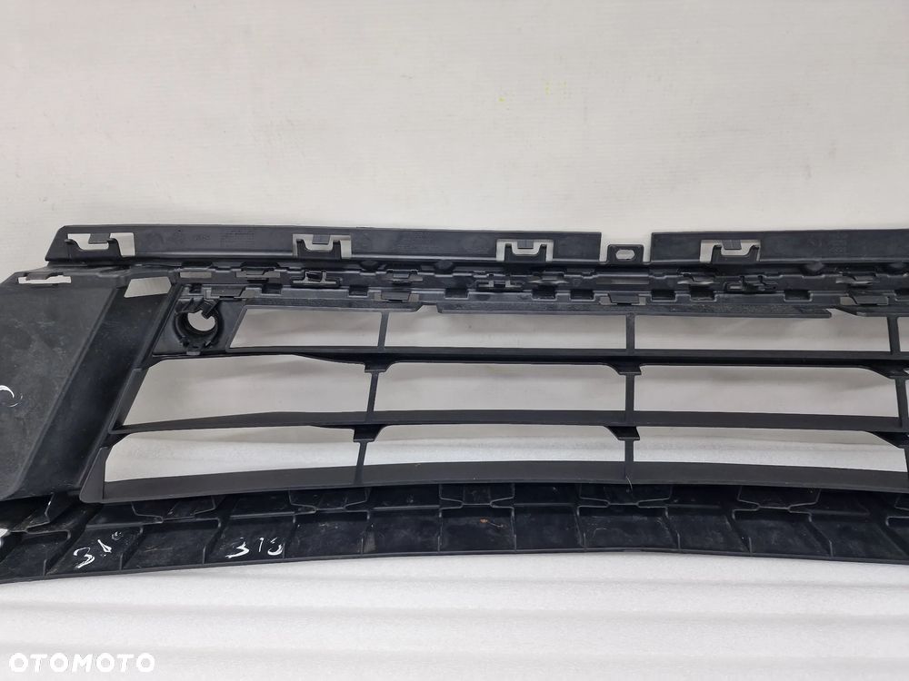 BMW F45 2 LIFT 17-20 , NA PDC , KRATKA ŚRODKOWA ZDERZAKA PRZEDNIEGO PRZÓD , NR 19593510 / 7460158 / 7460159 / 7464123 , NR AUKCJI K318 - 8