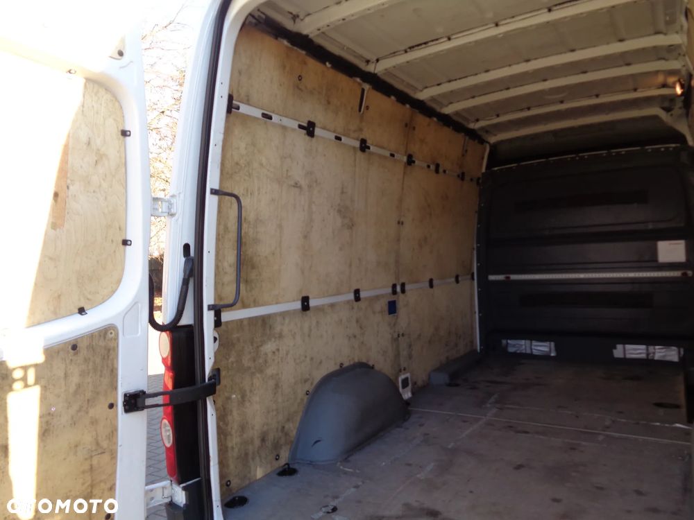 Volkswagen Crafter - 12