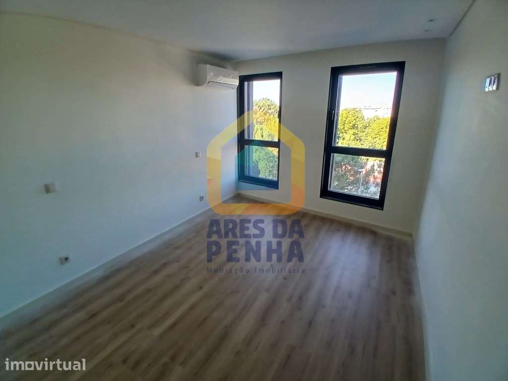 Apartamento T2+1 com Varanda e Garagem - Grande imagem: 2/11