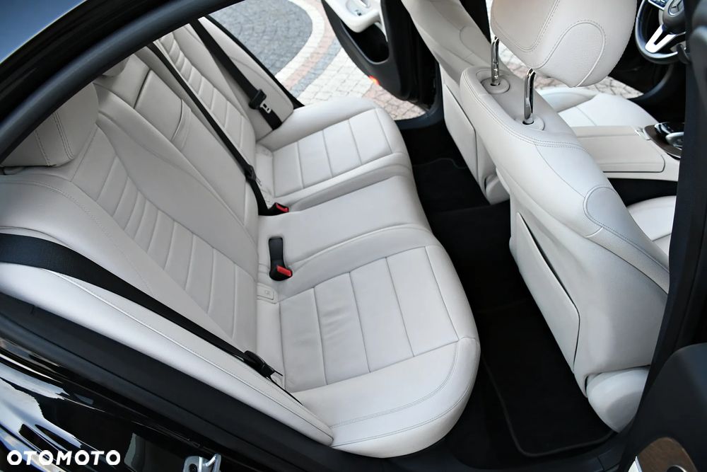 Mercedes-Benz Klasa E 220 d 4-Matic Business Edition 9G-TRONIC - 22