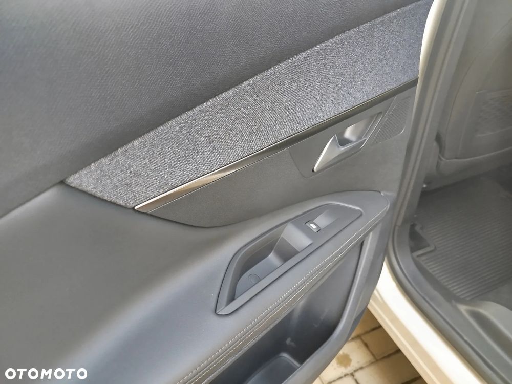 Peugeot 3008 BlueHDi 130 Stop & Start EAT8 Allure Business-Paket - 38