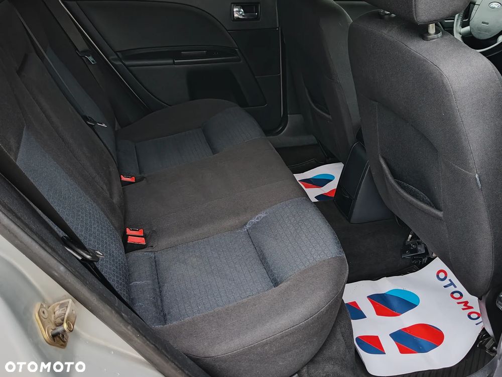 Ford Mondeo 2.0 Ghia X100 / X - 8