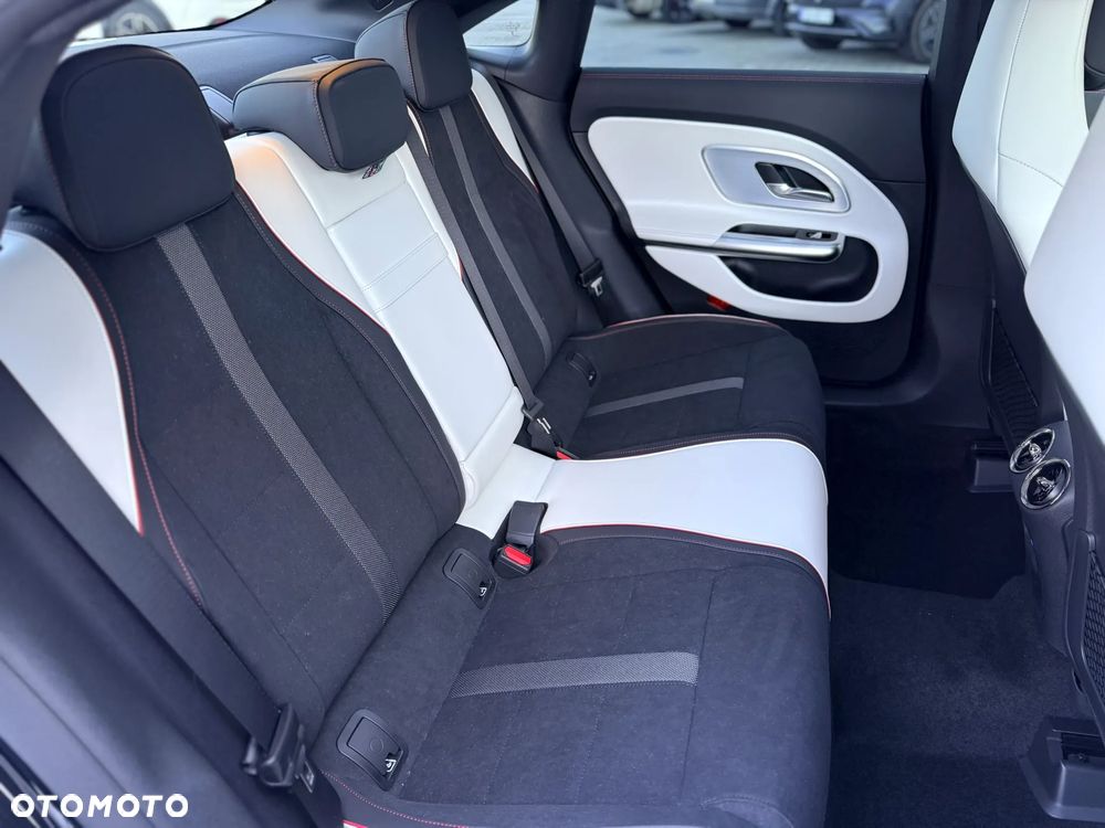 Mercedes-Benz CLA - 33