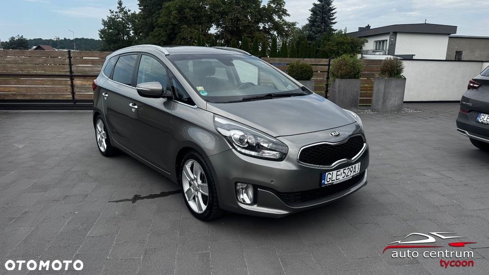 Kia Carens - 11