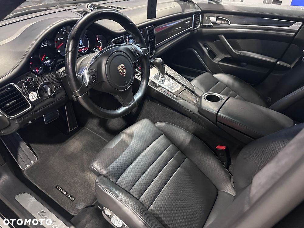 Porsche Panamera Turbo PDK - 11