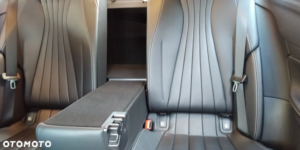 Mercedes-Benz Klasa E 200 Coupe 9G-TRONIC Avantgarde - 31