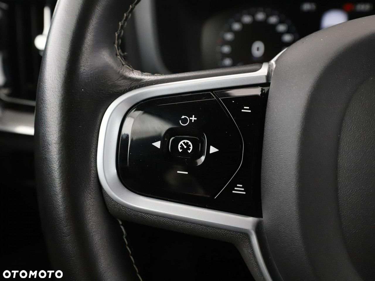 Volvo V60 T6 Plug-in Hybrid AWD Plus Dark - 32