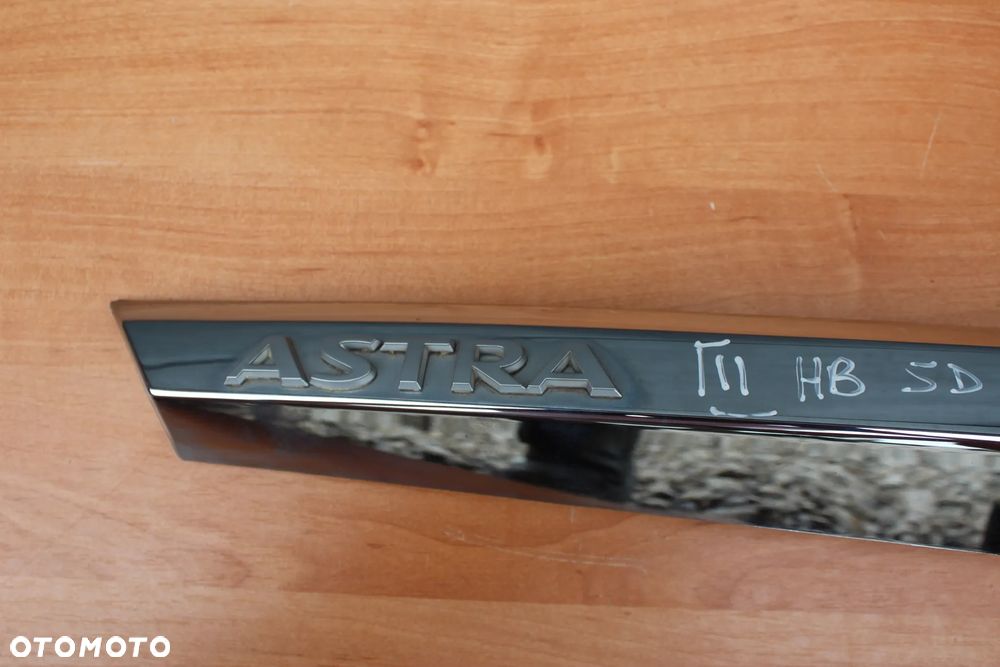LISTWA BLENDA CHROM KLAPY TYŁ OPEL ASTRA H HATCHBACK 5 DRZWI WSZYSTKIE UCHWYTY - 6