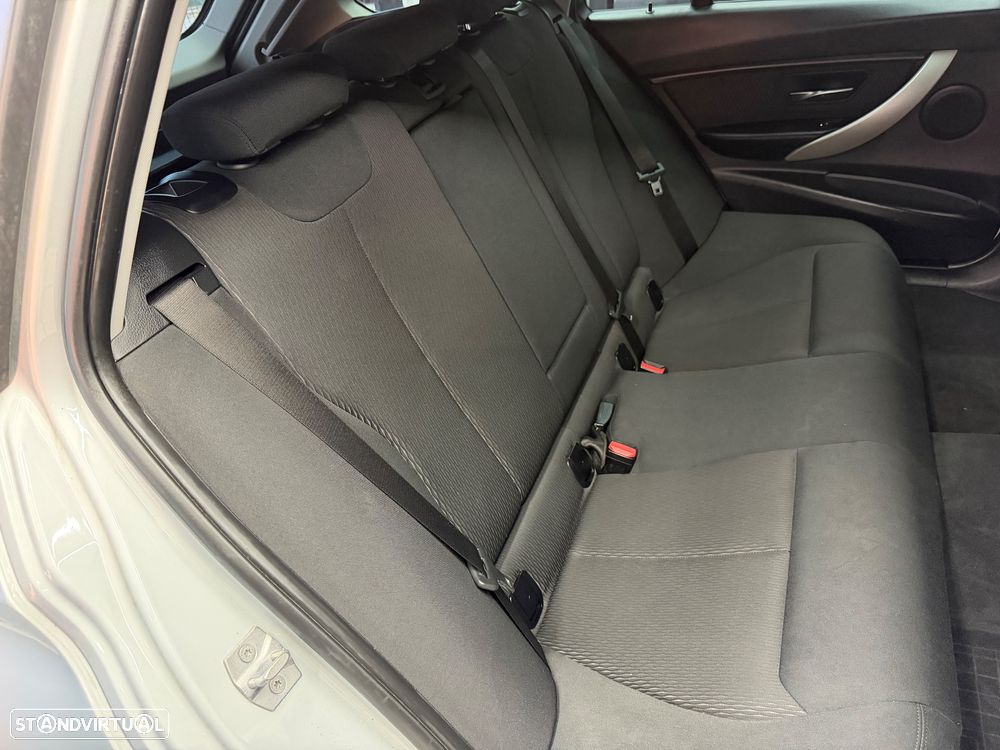 BMW 320 d Aut. Sport Line - 20