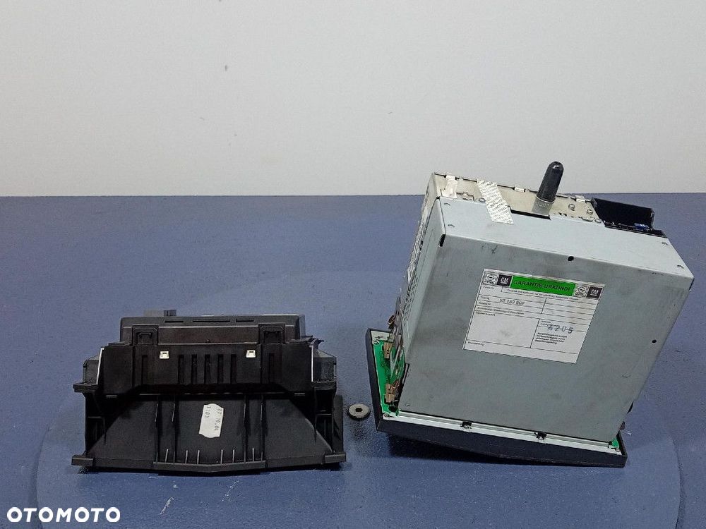 OPEL ASTRA III H RADIO FABRYCZNE OEM CD 30 WYŚWIETLACZ 93183902 - 4