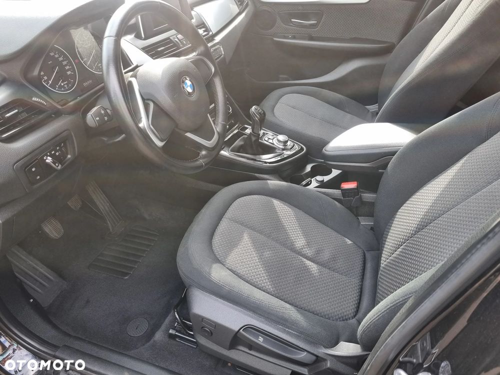 BMW Seria 2 216d Sport Line - 9