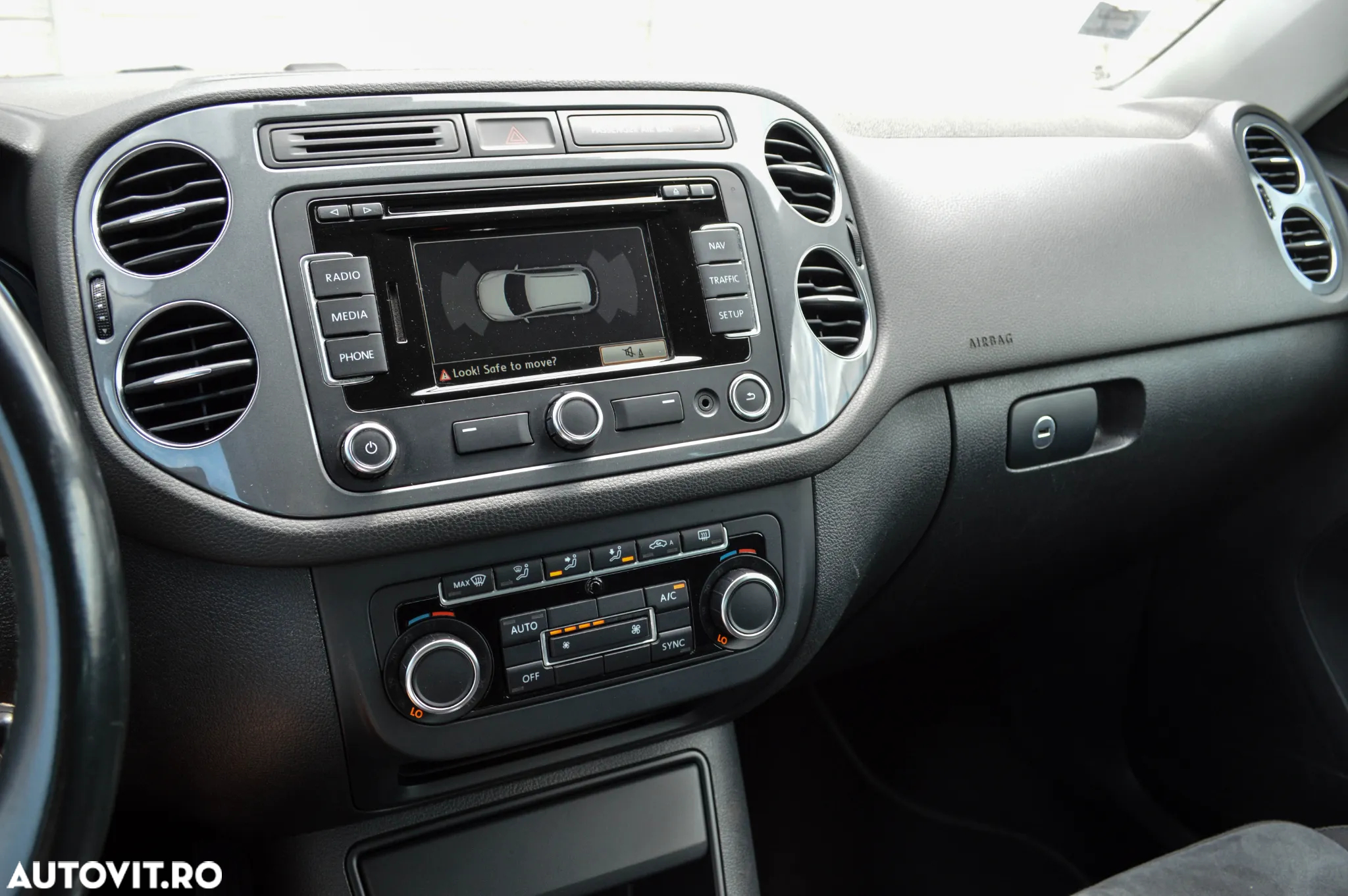 Volkswagen Tiguan 2.0 TDI DPF 4Motion BlueMotion Technology DSG Lounge Sport & Style - 33
