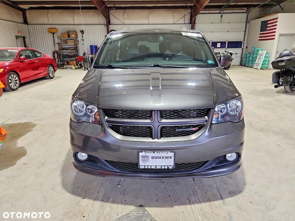 Dodge Grand Caravan 3.6 R/T - 29