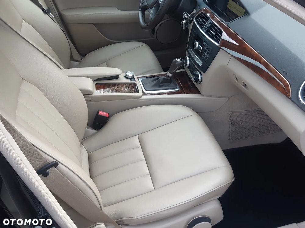 Mercedes-Benz Klasa C 180 CGI Automatik BlueEFFICIENCY - 20