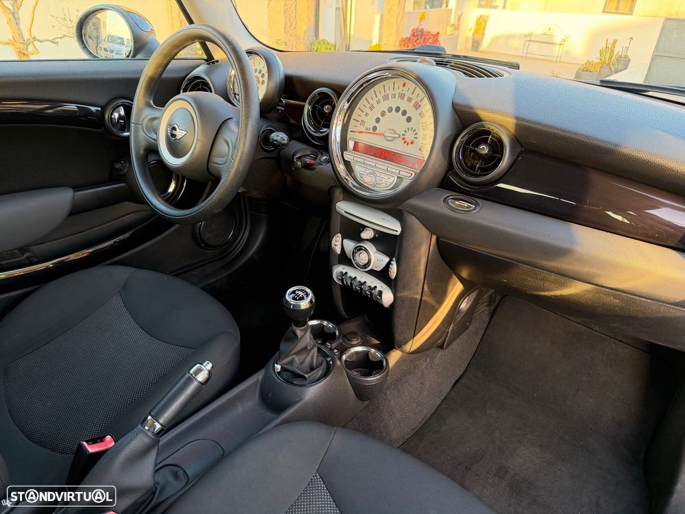 MINI 3 Portas One - 8