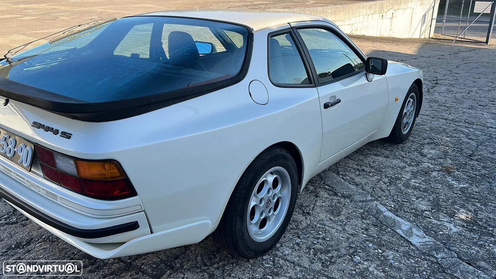 Porsche 944 S - 5