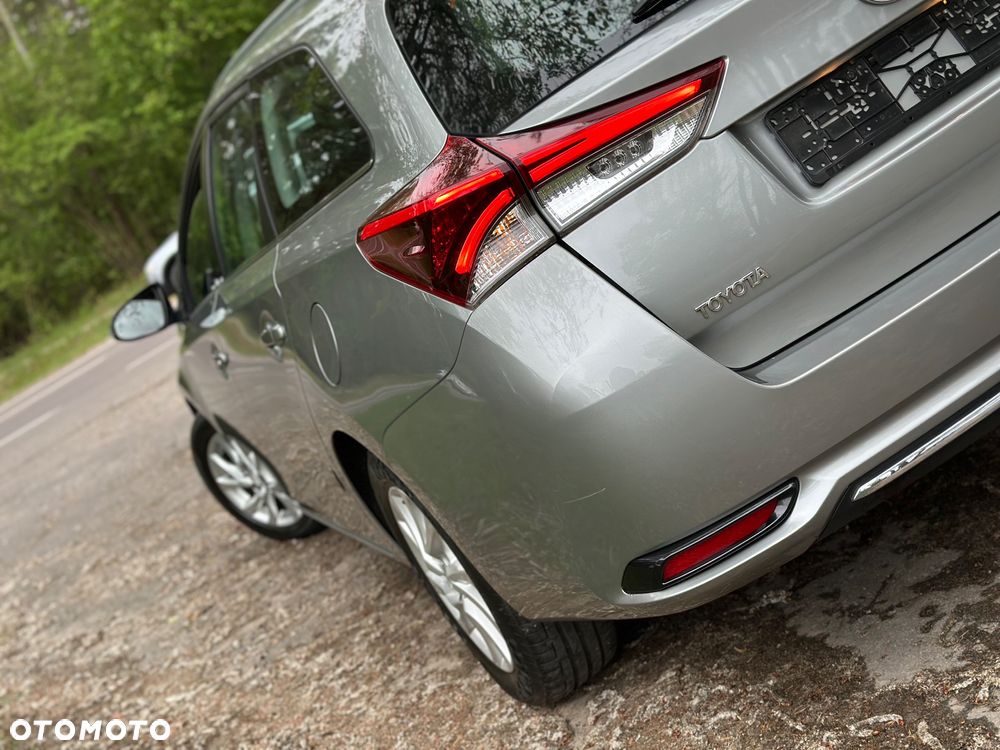 Toyota Auris 1.6 D-4D Premium - 9